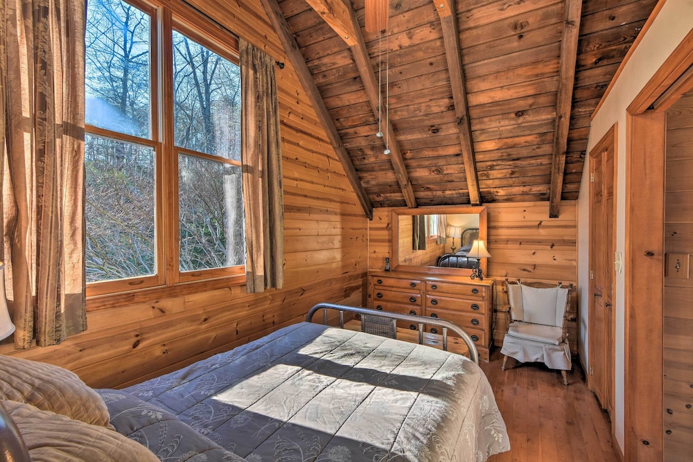 Twin Pines Hill House - Fire Pit & Mountain View