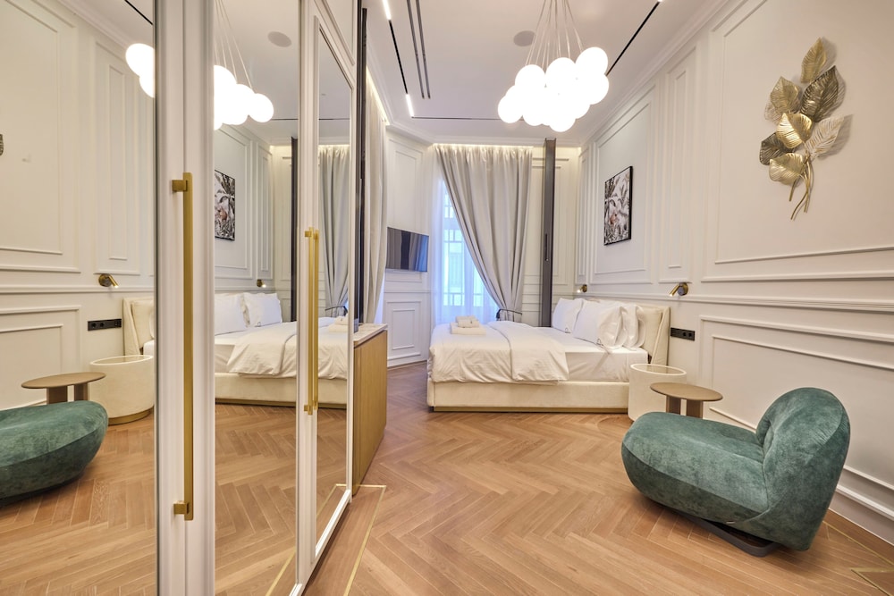 Ermou 99 Intelligent Private Suites
