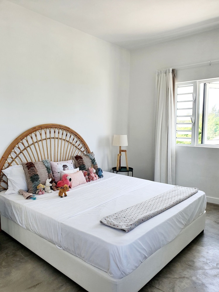 Luxury beachfront villa with private pool and cozy Pavillon with private jacuzzi on rooftop terrace view 5