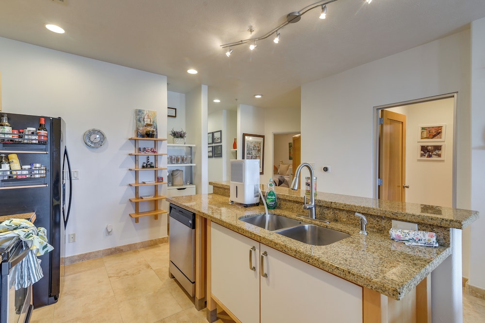 Walk to Galveston Beach: Family Condo w/ Pool