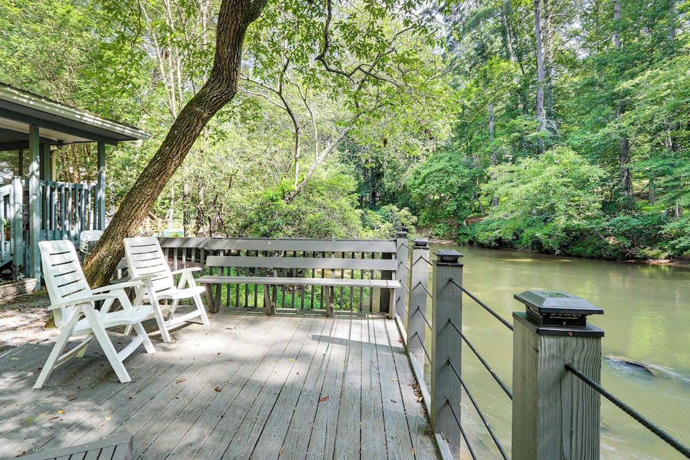 Cartecay River Retreat w/ Yard & Screened Porch!