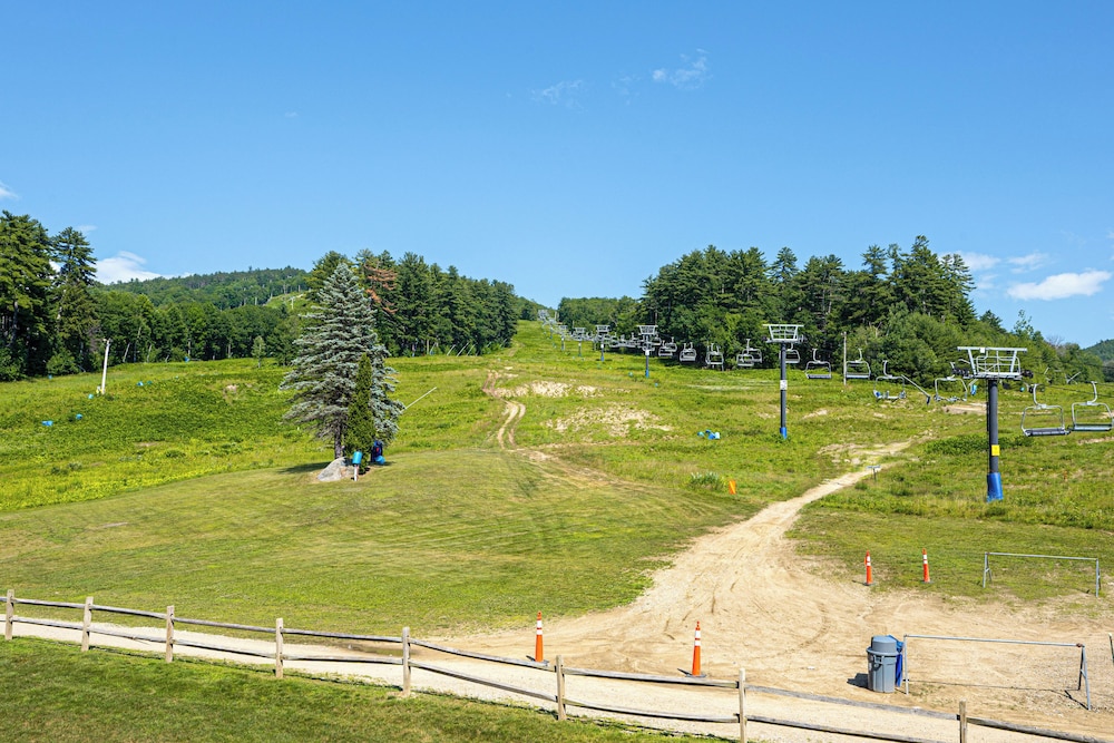Ski-out Family Condo at Cranmore Mountain