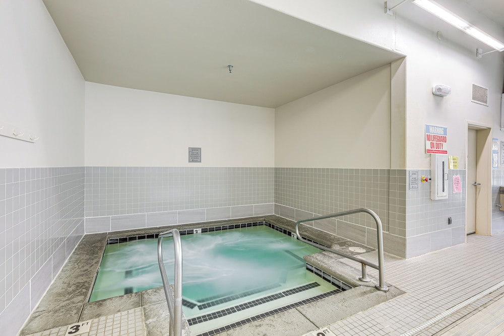 1 Mi to Ponderosa State Park: Condo w/ Pool Access