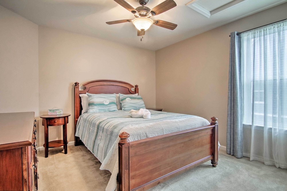 Great for Groups: Bayside Resort Home w/ Patio