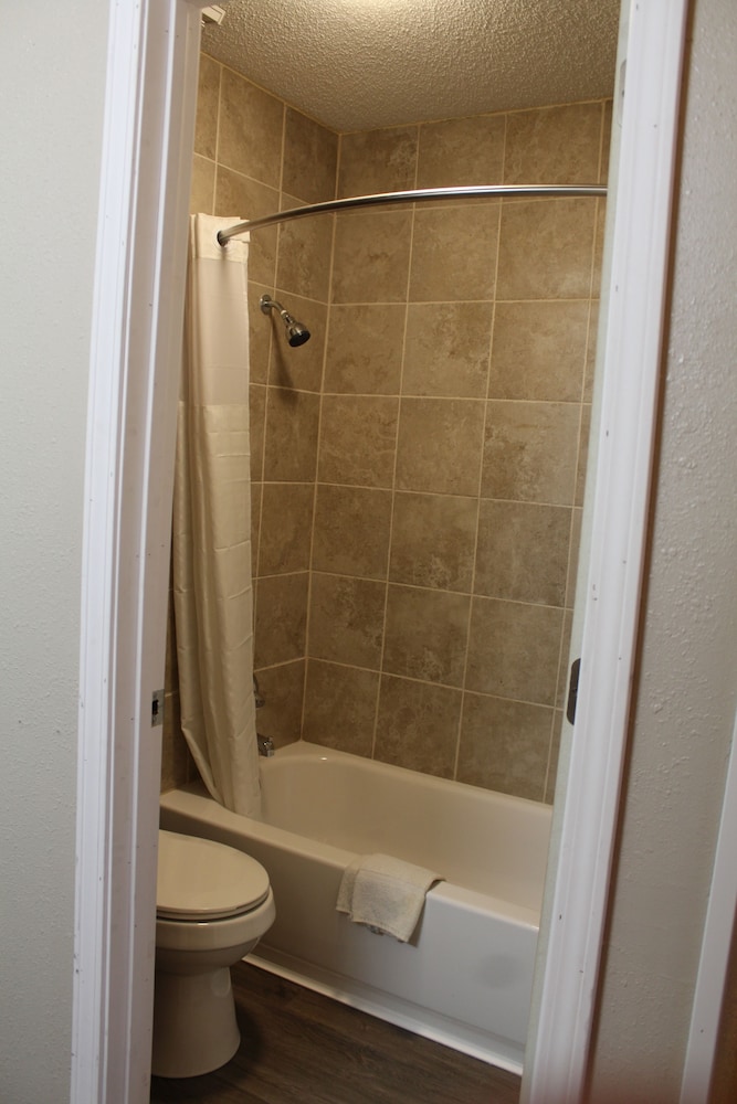 Rolla Vacations - Regency Inn - Property Image 13