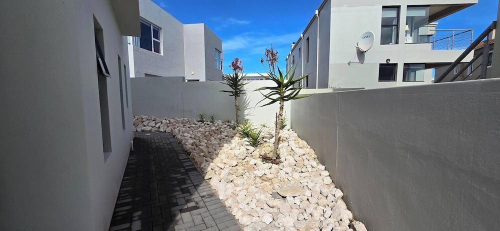 Seaside Retreat in Langebaan With Hot Tub and BBQ