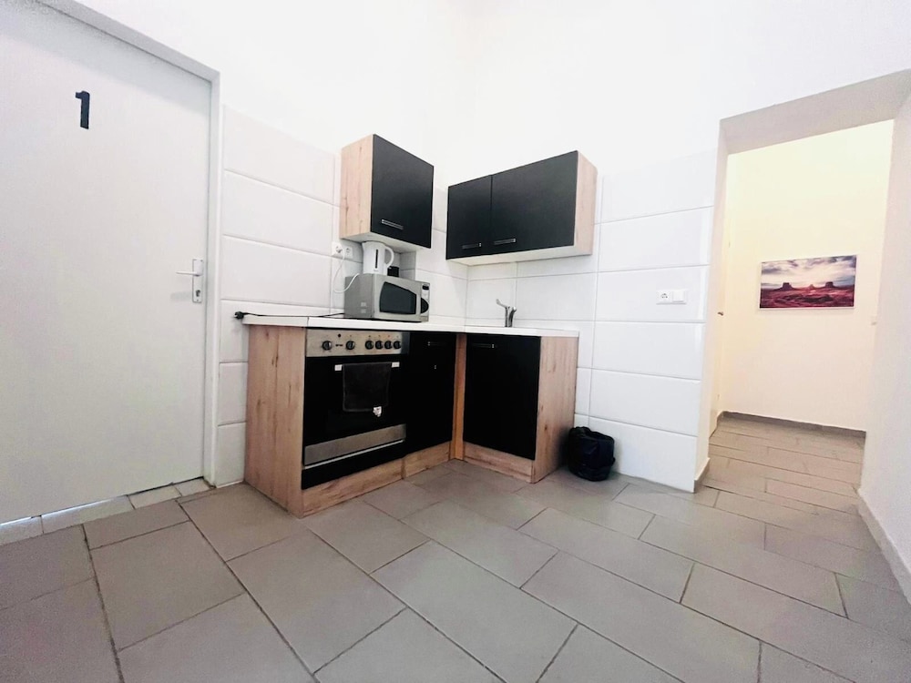 Cozy 3BR Apartment Near Augarten Park