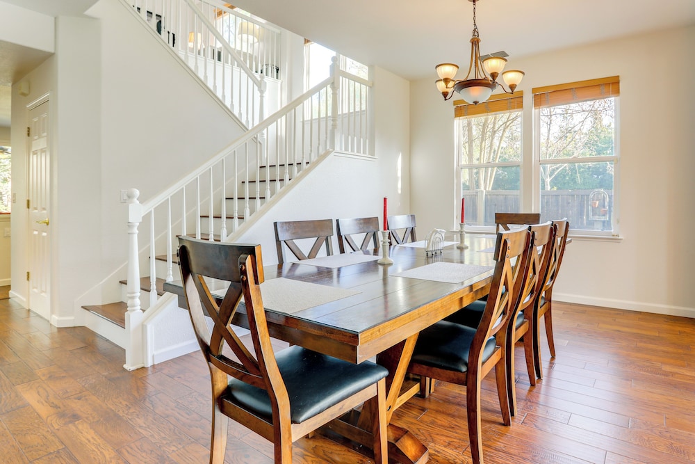 4 Mi to UC Davis: Updated Family Home!