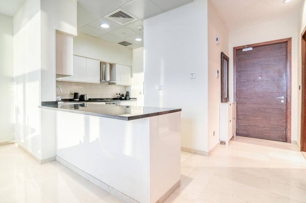 Vibrant Palm Lifestyle and Mediterranean Charm
