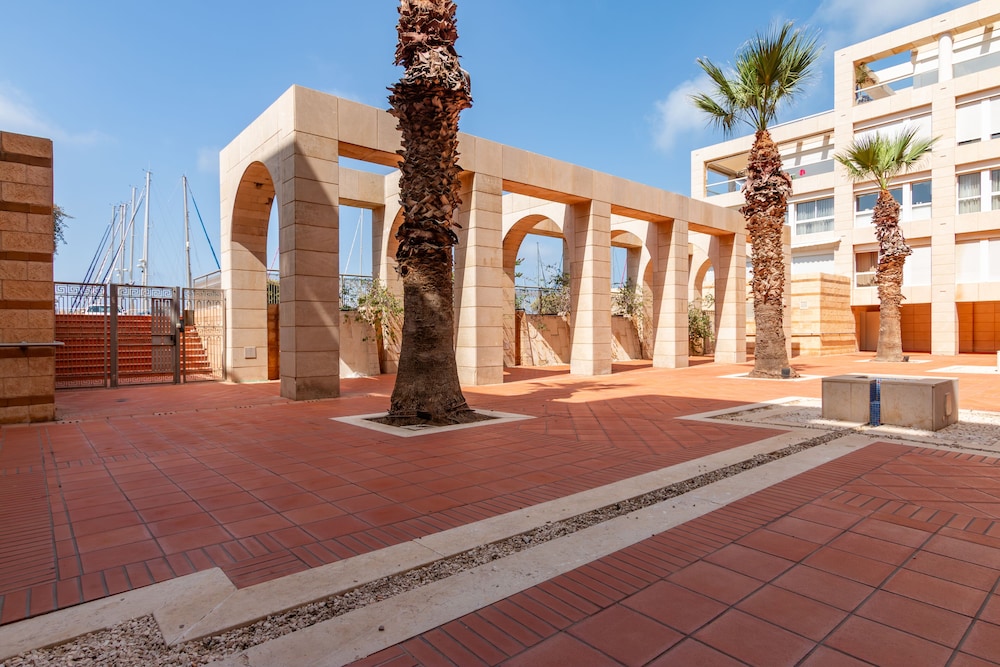 Luxury Marine Complex Garden Apartment view 4