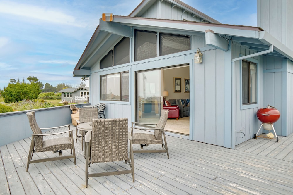 Beach Access & Hot Tub: Coastal Gem in Manchester