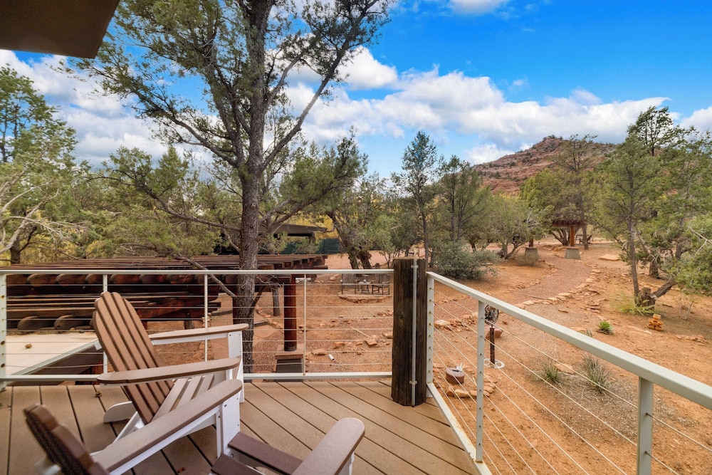 Cathedral View by Avantstay Pool Table + Hot Tub