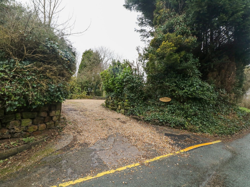 Stoke-on-trent Vacations - The Old Barn - Property Image 6