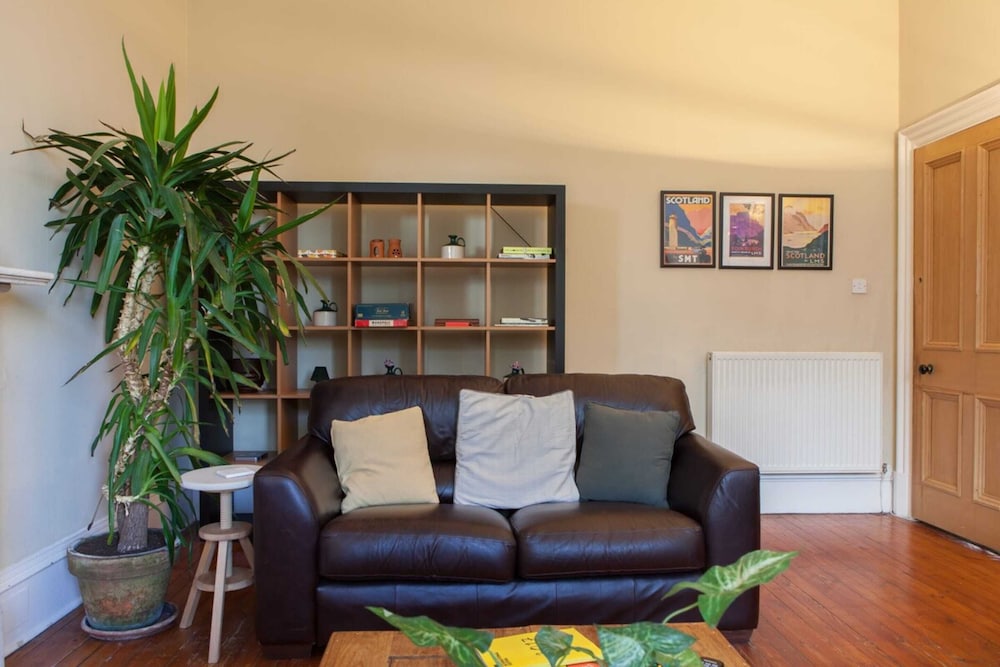 Amazing 4 Bedroom Apartment Just Off The Meadows