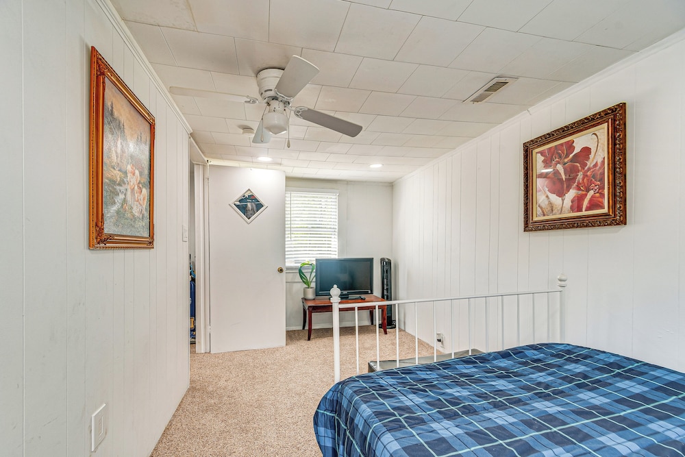 Walk to Historic Dtwn Burlington: Home w/ Yard