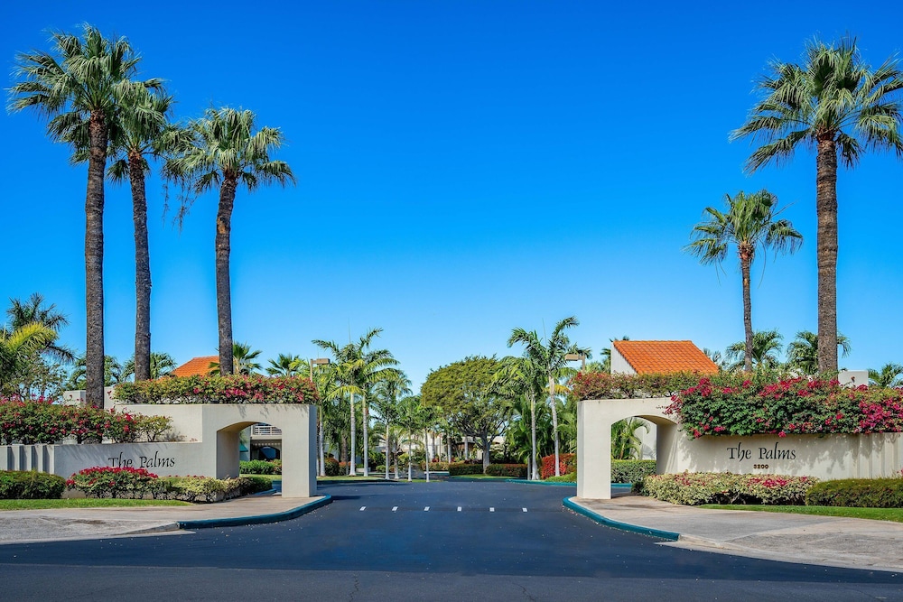 Tropical Paradise in Luxurious 1br, 2ba Ground Floor Unit, Garden View, Palms 801