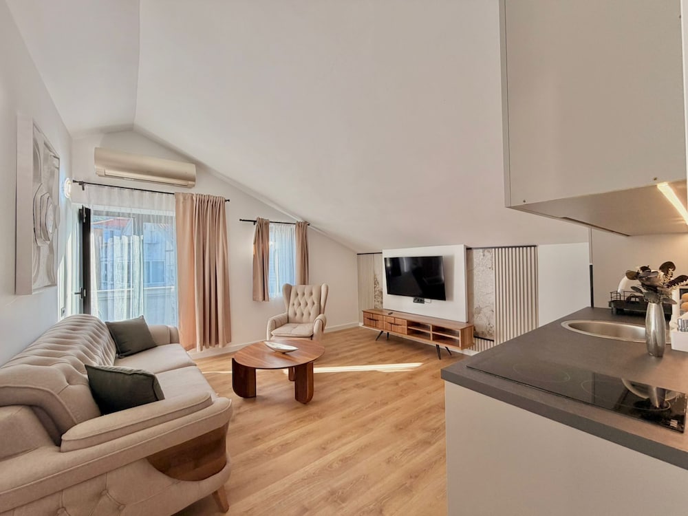 Lunamare Apartments