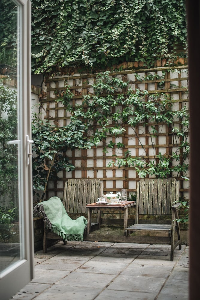 outdoor bbq area