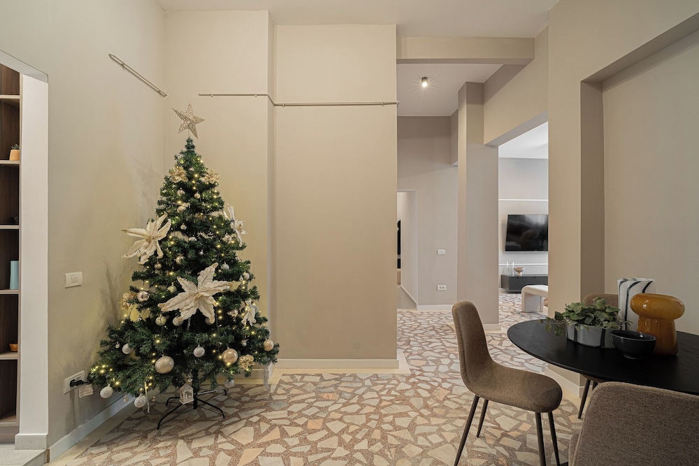 Loggia & Luxe 4BR Penthouse in Universitatii Area