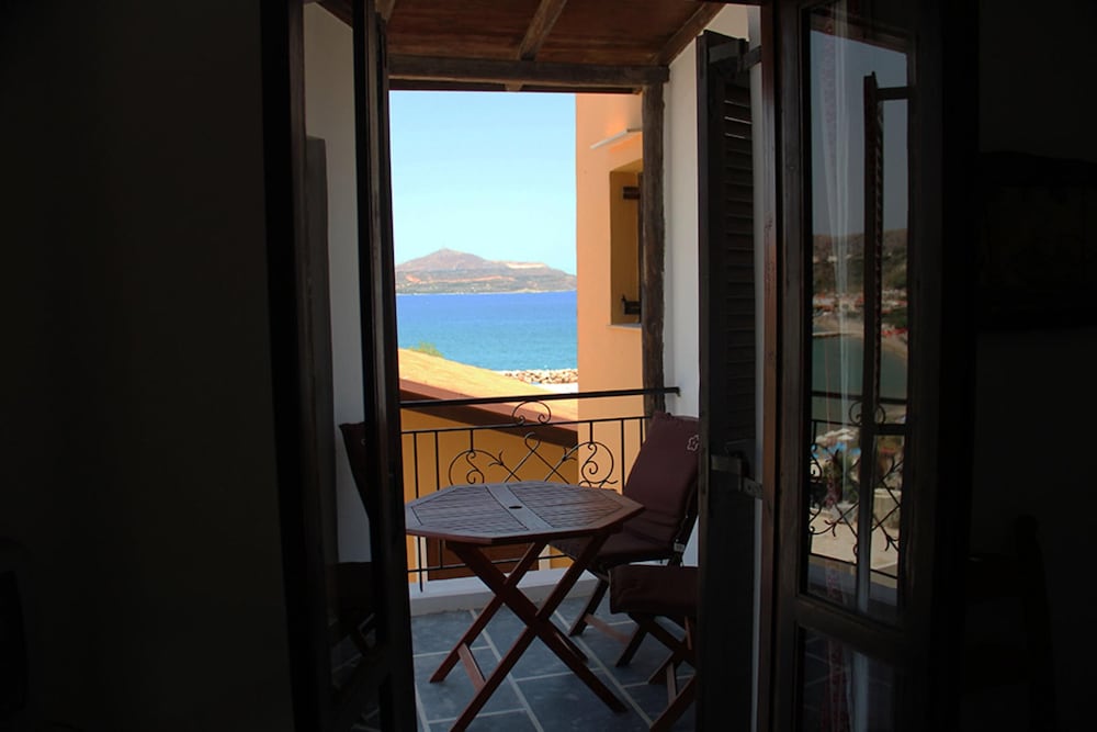 Hotel Villa Georgia Kalyves - Image 1