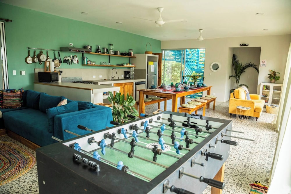 Private Saltwater Pool, Mountain Views, 3min Beach