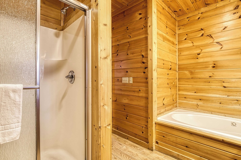 Hot Tub, Game Room, Movie Theater, View Sleeps 18 Lookout Lodge by Avantstay