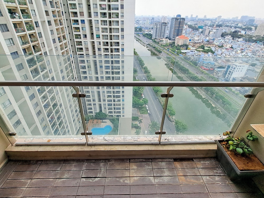 Gold View Saigon Riverside