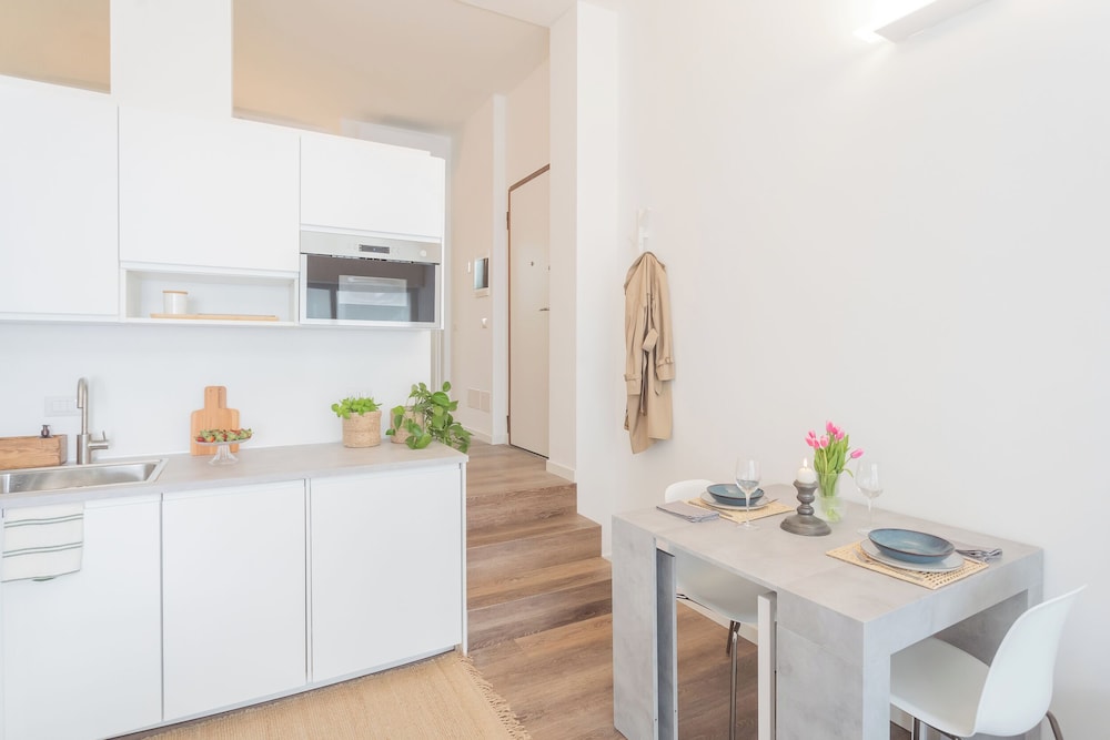 A Step From the Dome Apartment by Rent all Como
