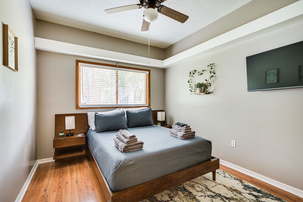 Tampa Vacations - Convenient Tampa Home: Lanai, Pool - Property Image 26