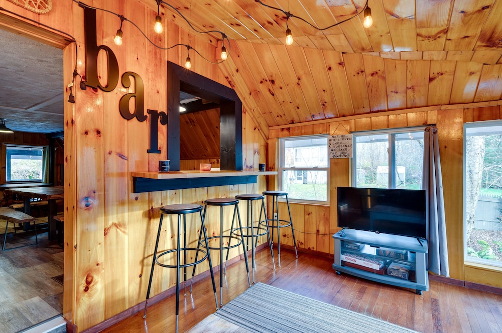 Cozy Bethlehem Family Cabin Near Skiing & Hiking!