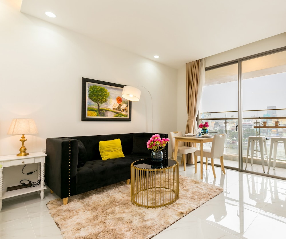Jennifer House - Millenium Apartment
