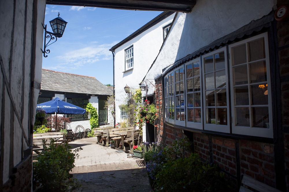 The Tree Inn