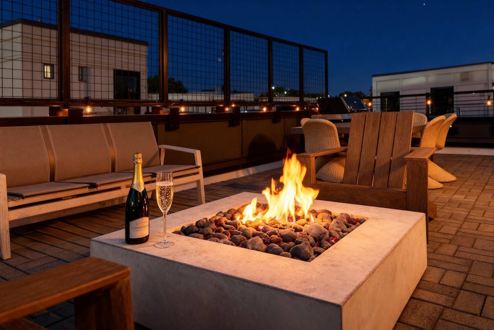 Rooftop Fire Pit Skyline Views Near Broadway