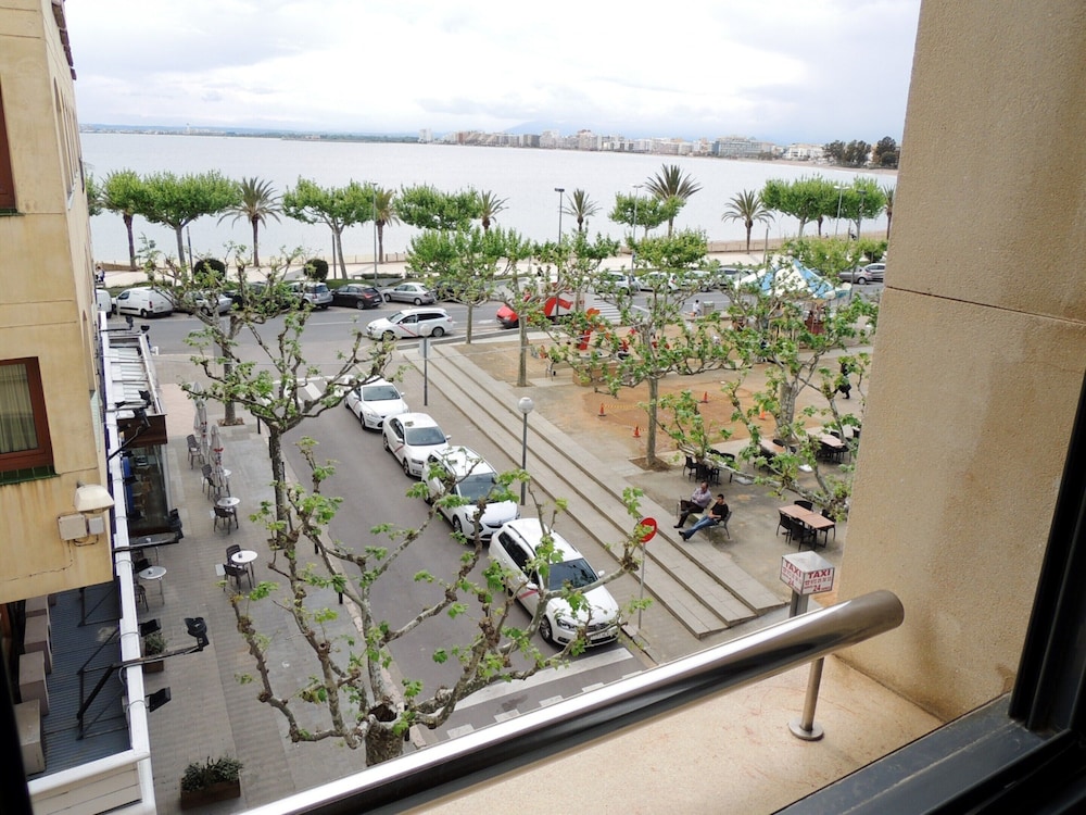 Apartment With Scenic View