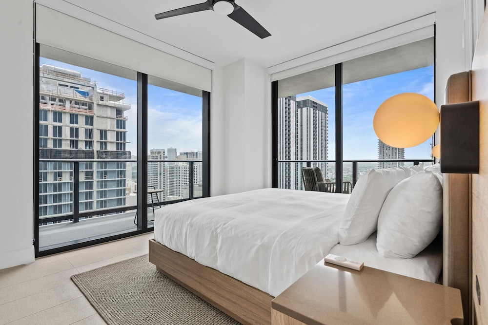 Bayside Breeze Downtown Luxury Tower Pool Gym