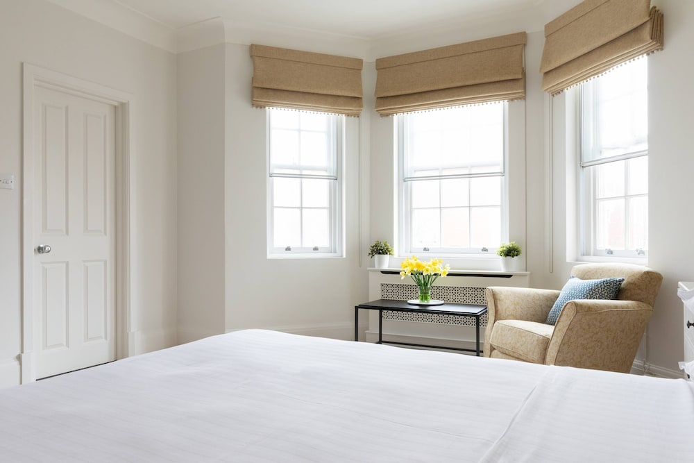 Sloane Avenue IV by Onefinestay