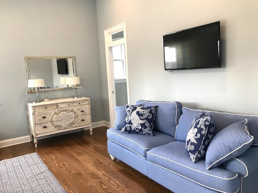 NEW Castle Street 109