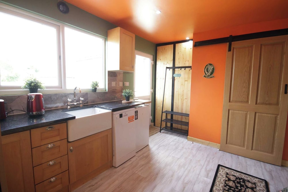 Georgias Gate Studio Cottage - Sleeps 4 & Pets Ok