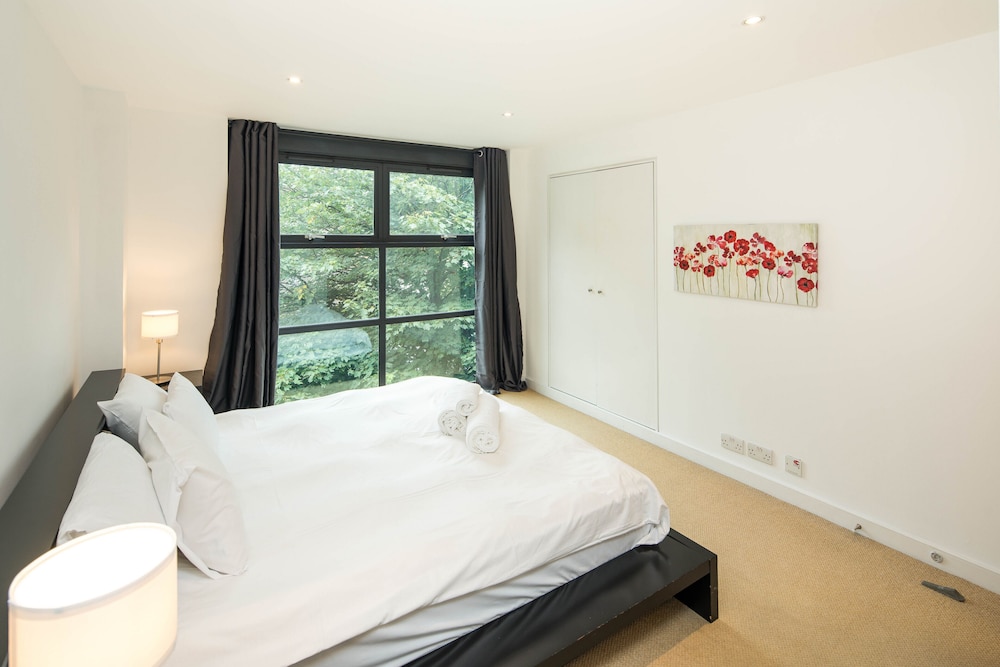 Broadband 2BD City Flat Farringdon Expedia