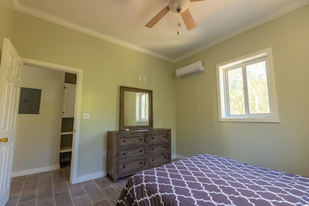 Seas The Day - Brand New Villa W/ocean View, Walk To Rainbow Bea 3 Bedroom Home