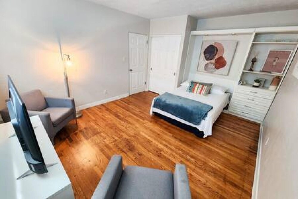 Cozy 4-bedroom Beachside Home view 3