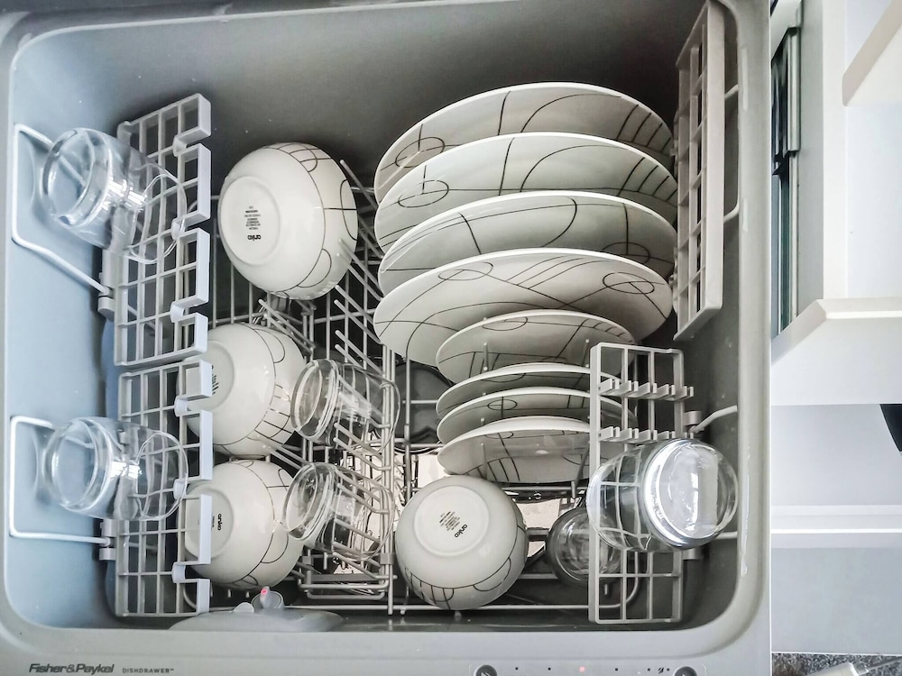 Southbank 2BR High City Views Enjoy Wine, Gym, Pool, Wifi