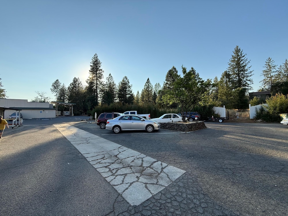 Columbia Inn Motel CA 49