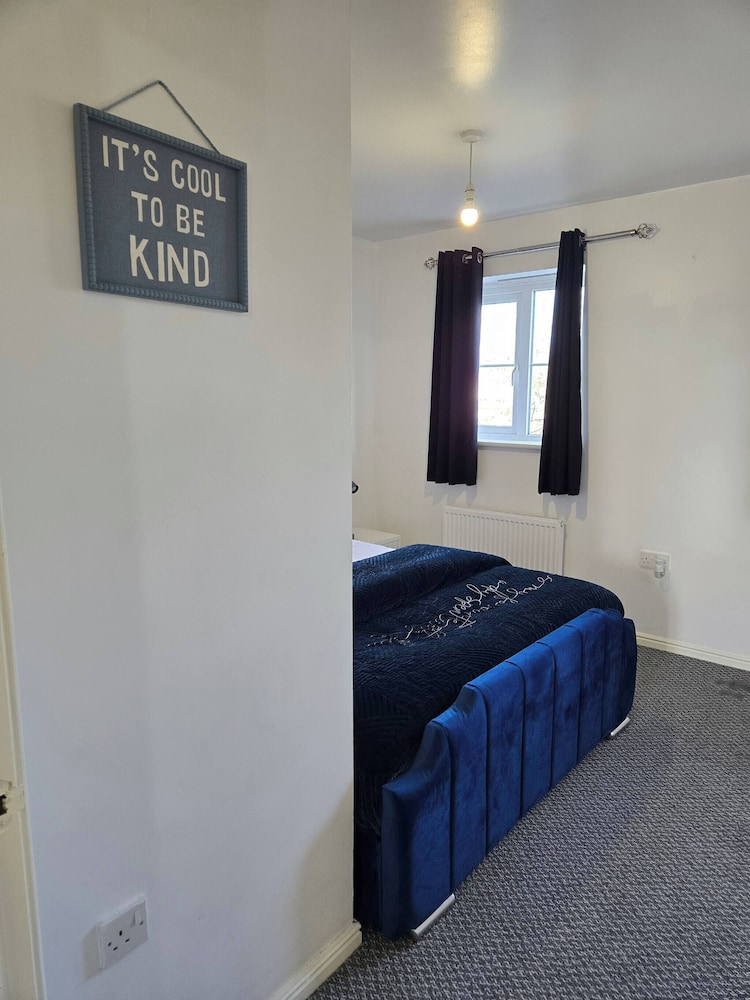 Tranquil Getaway in Wolverhampton - Perfect for Relaxation