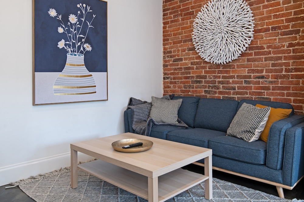 Lovely 2BR Home in Norwood