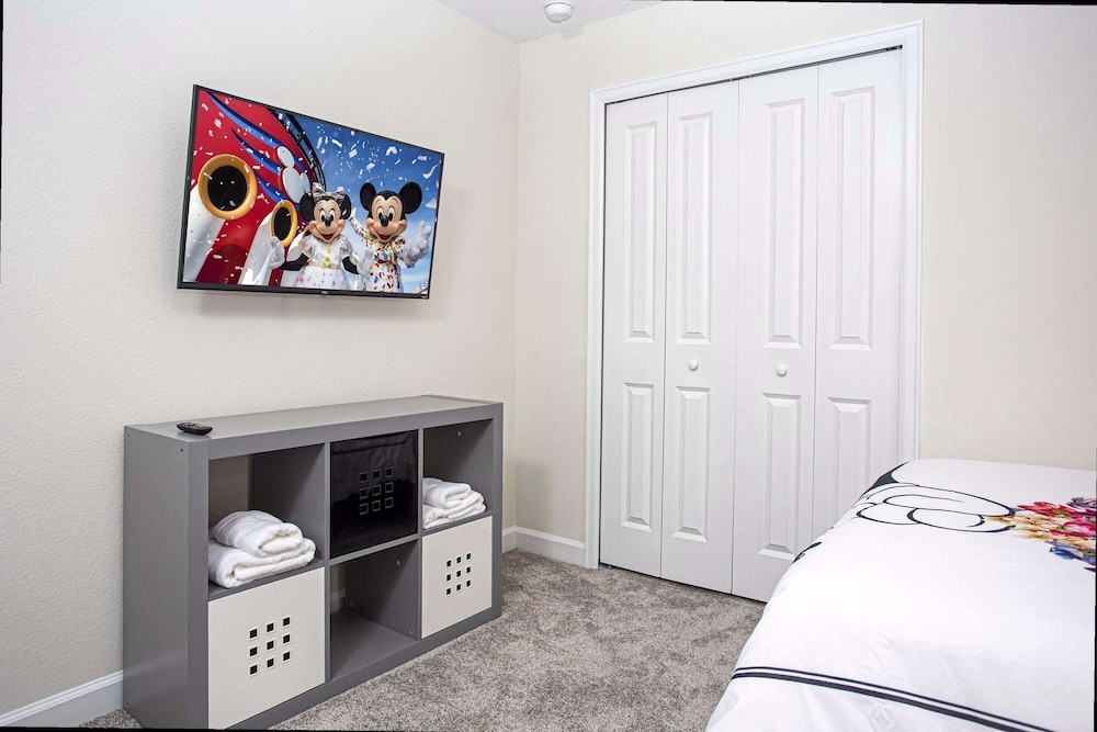 5BR Private Pool Resort Amenities Near Disney