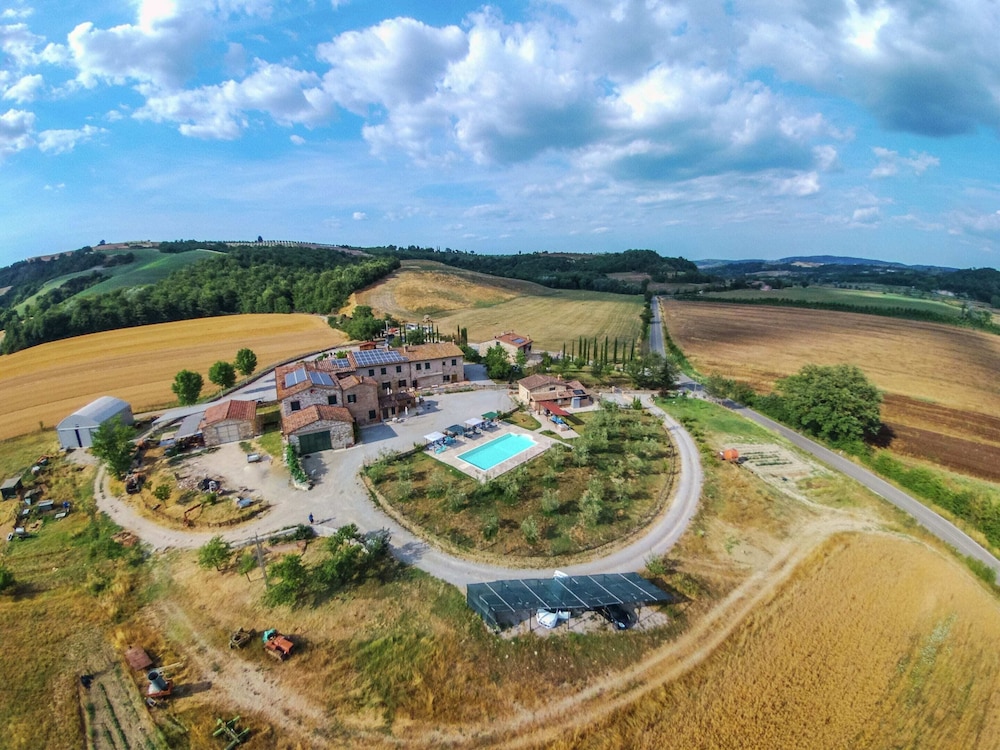 Lovely Farmhouse in Asciano With Swimming Pool