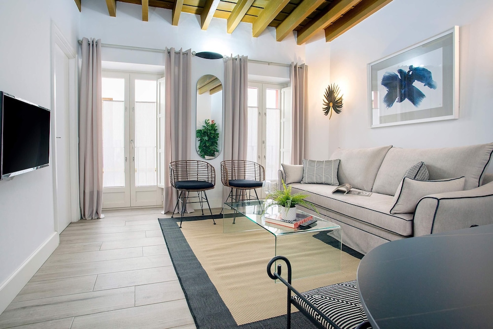 Beatiful Quiet 2Bd Apartment 5 min From the Cathedral Padre Marchena IV