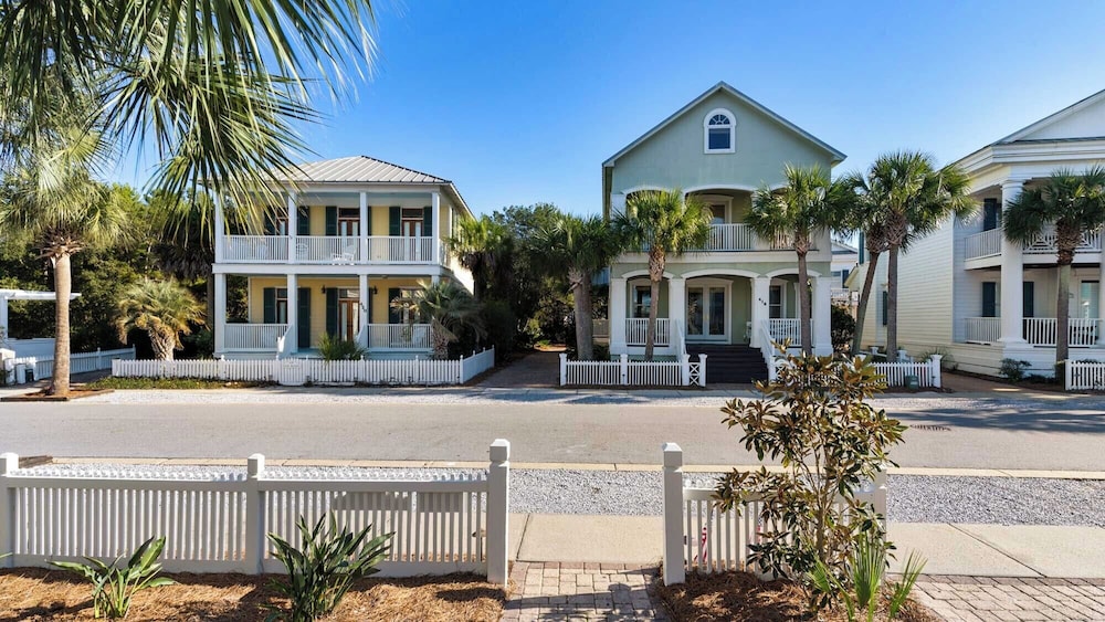 Lakefront Haven in Carillon Beach