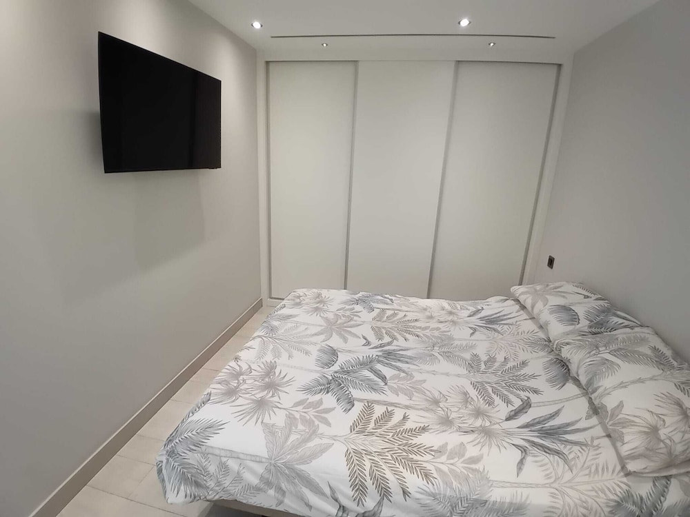 Marina Club Adriatic, Gibraltar - Studio Apartment view 3